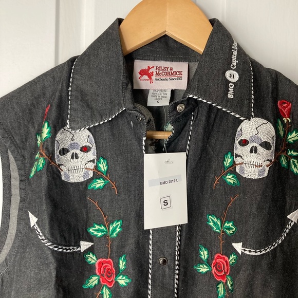 Riley & McCormick Sleeveless Western Shirt - Picture 4 of 7